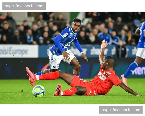 朗斯主帅确认，对阵布雷斯特将调整防守策略，强调混合体系适应性