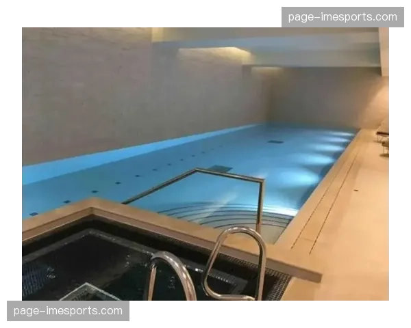 狂热训练馆包括两个训练场、水疗池、桑拿等恢复设施